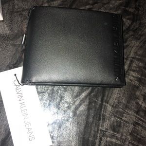 Calvin Klein Jeans Men's Bi-fold Wallet